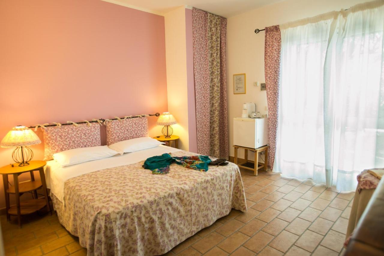 Le Raganelle Hotel Oneglia Екстериор снимка